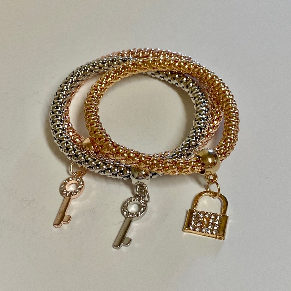 🔥3/$25🔥3 Piece Rhinestone Lock & Key Bracelets - Picture 2 of 6